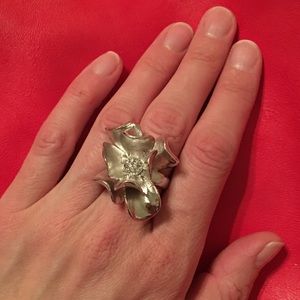 🌺Beautiful Magnolia Ring w/CZ accents